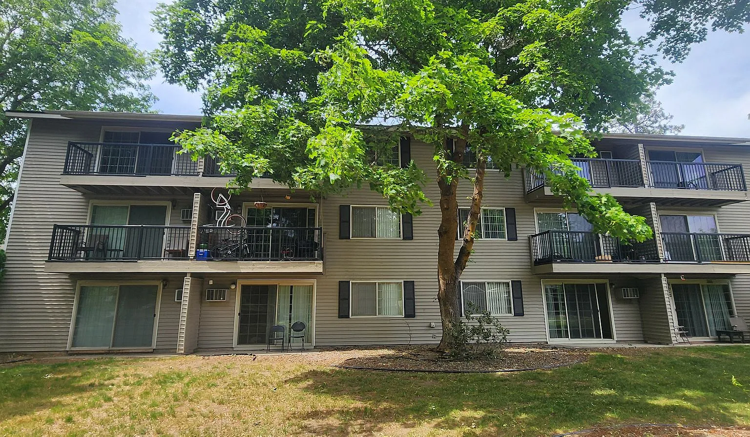 Aspen Meadows Apartments! — Photo 2