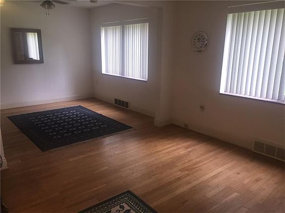 3rd image of 327 Sunset Dr