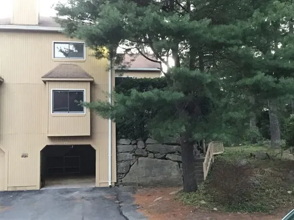 4 Highness Dr, Uxbridge, MA 01569