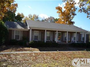 2408 Chris Dr, Clarksville, TN 37043
