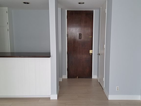 4th image of 6050 Canterbury Dr Unit F220