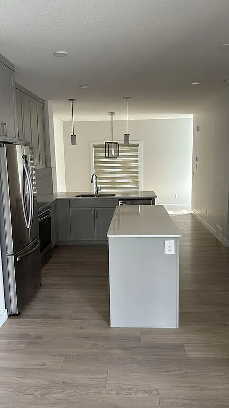 3 bed, 2.5 bath, $2,200 — Photo 2