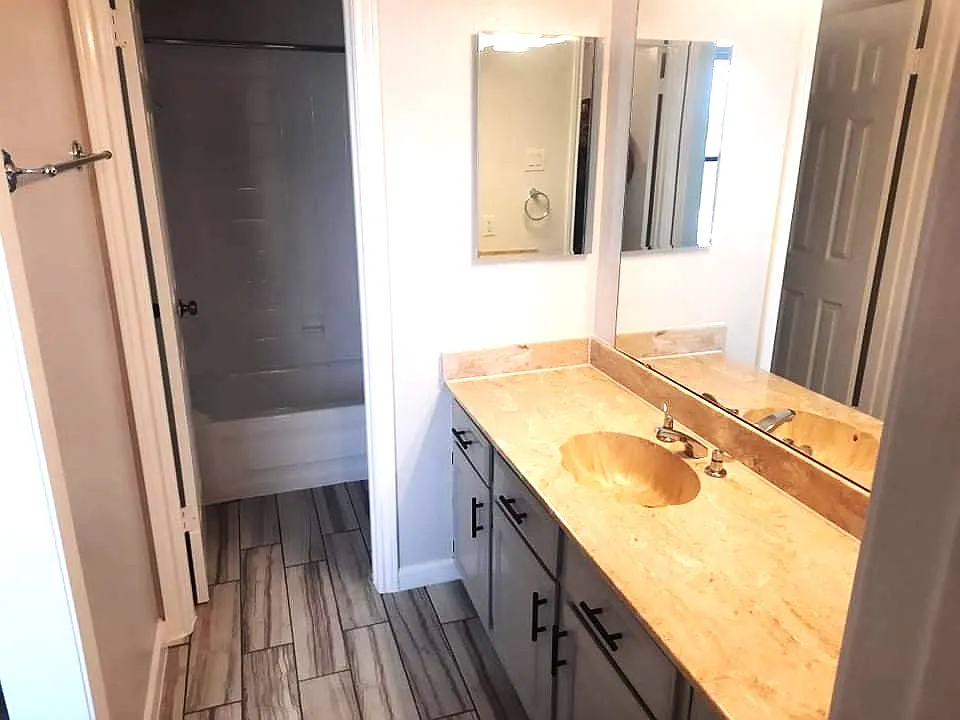 2 bed, 1093 sqft, $1,650 — Photo 3