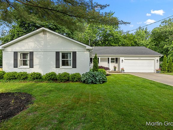 2nd image of 2243 Cambridge Dr SE