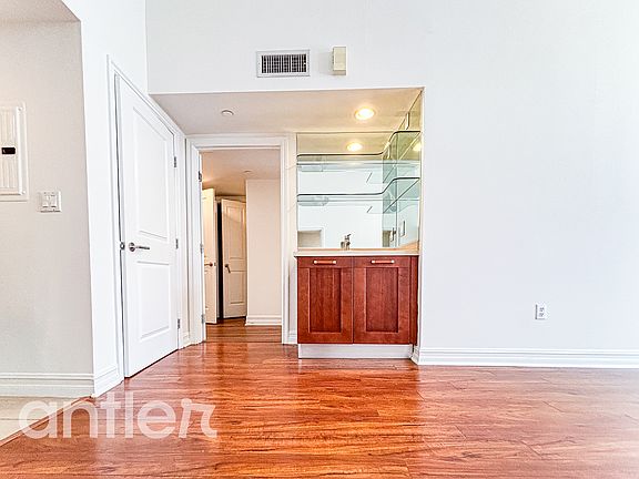 3rd image of 1241 S Sherbourne Dr #Mph4