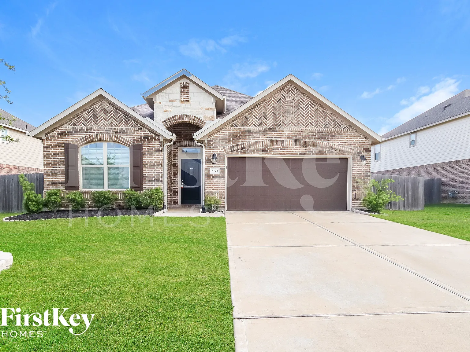 3 bed, 2.0 bath, 2373 sqft, $2,370 — Photo 1