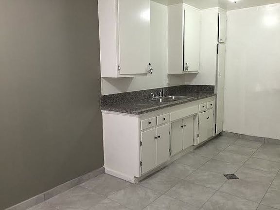 5th image of 11807 Kittridge St