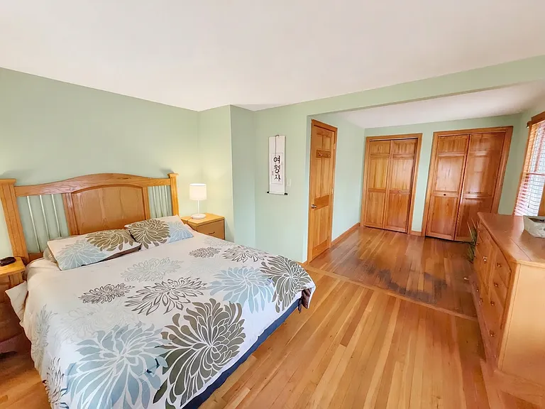 136 Oak St — Photo 13