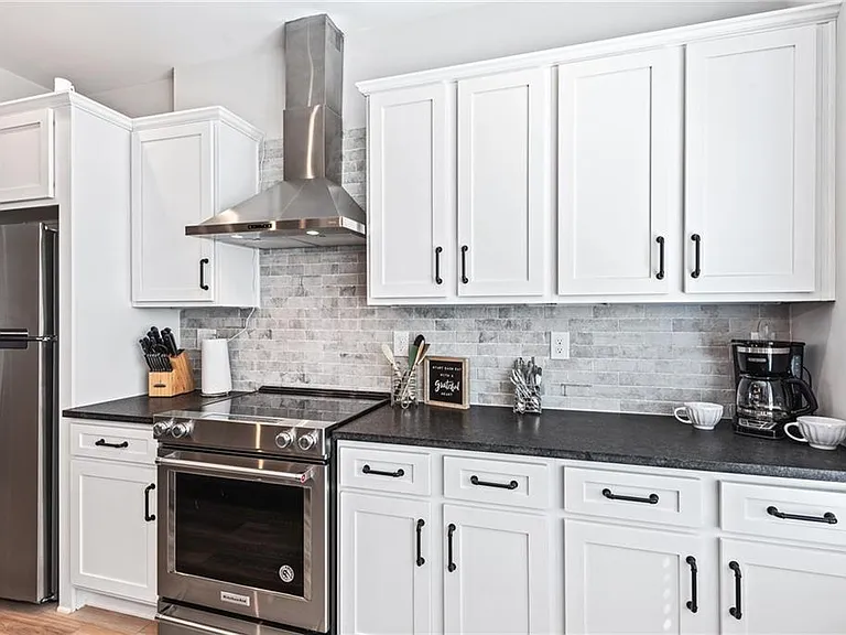 585 King Arnold St — Photo 12