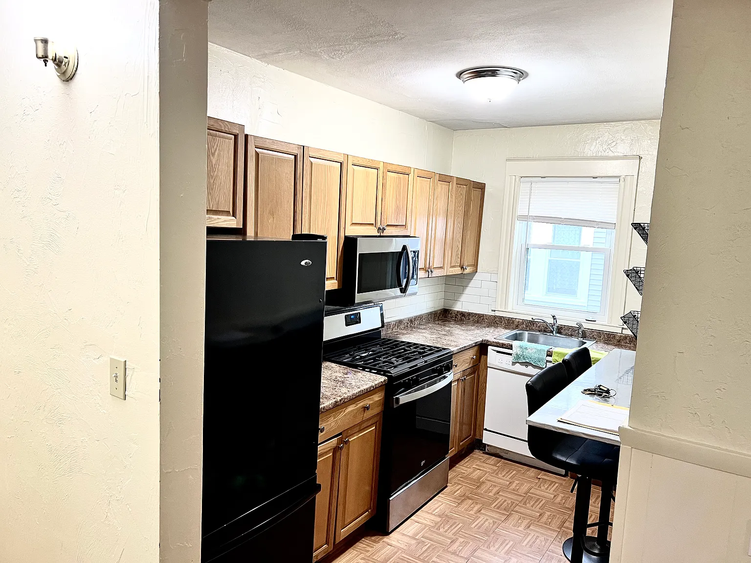 3 bed, 1200 sqft, $2,900 — Photo 4