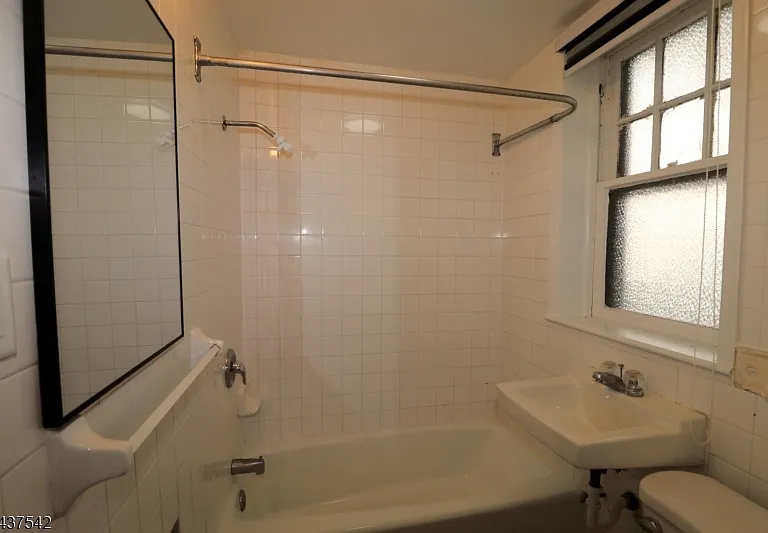 160-164 New York Ave #3 — Photo 9