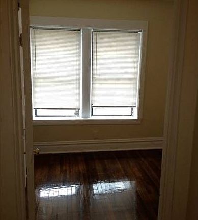 4th image of 1704 W Glenlake Ave #3W