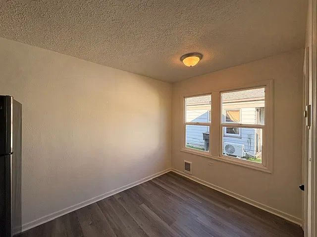 1 bed, $1,050 — Photo 2