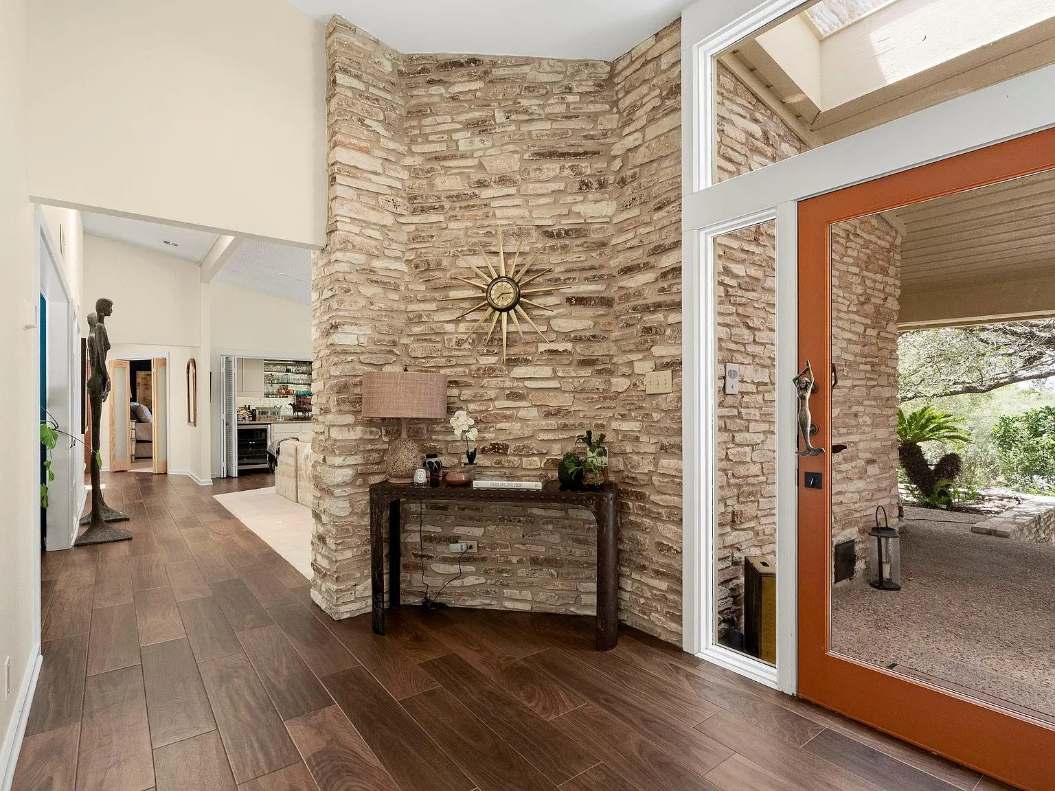 4 bed, 3.5 bath, 3320 sqft, $4,200 — Photo 4