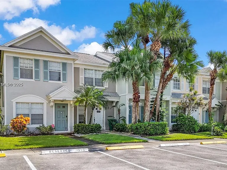 8066 Sanibel Dr — Photo 2