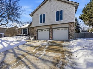 2842 Coventry LANE, Waukesha, WI 53188