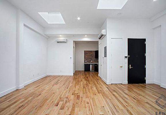 4th image of 99 Varet St #1D