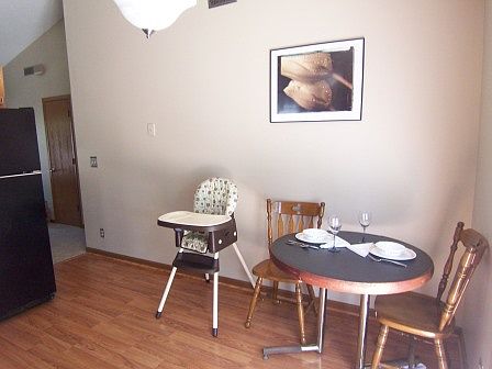 4th image of 215 Cheshire Ln