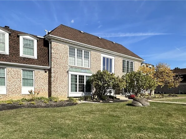 20 Carriage Dr APT 5, Orchard Park, NY 14127