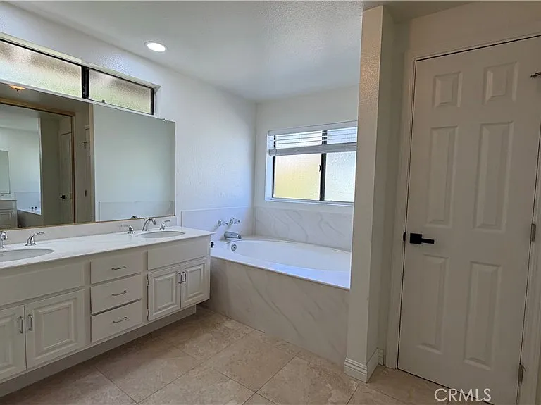 1637 Peacock Ln — Photo 16