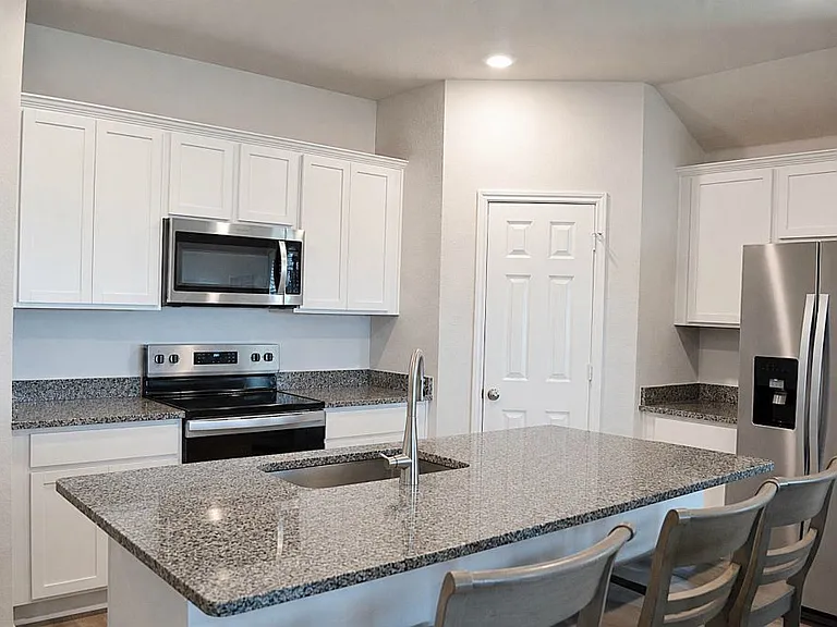 2477 Bee Creek Dr — Photo 5
