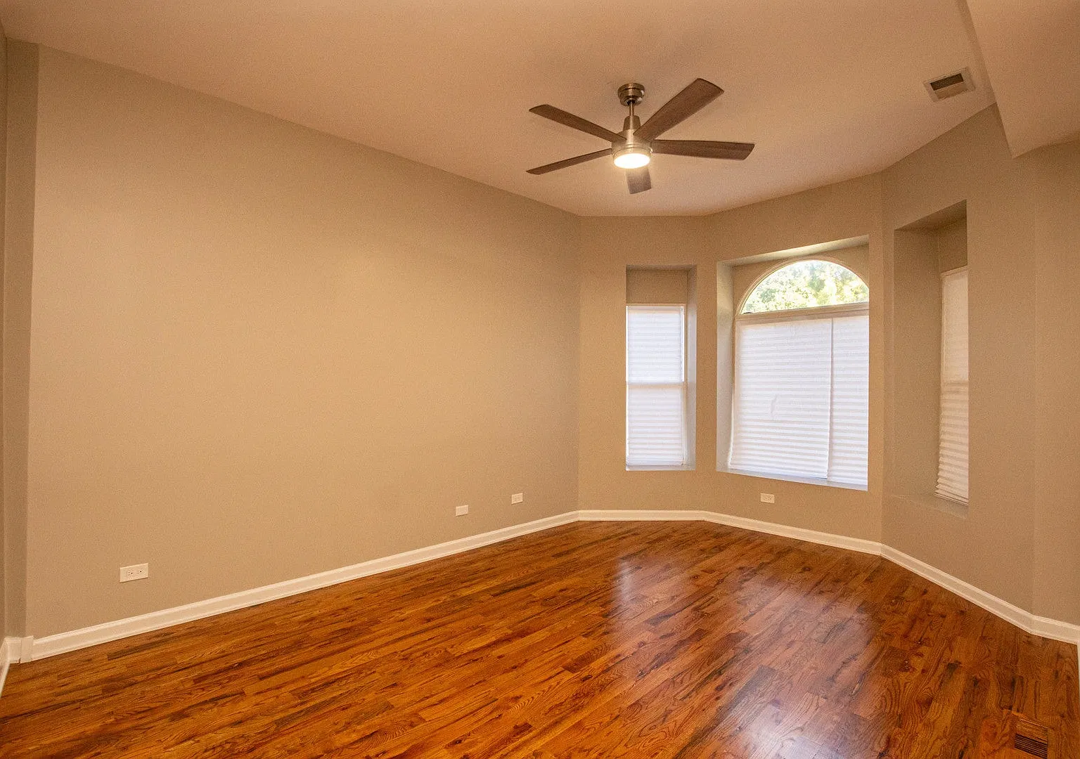 3 bed, 1300 sqft, $2,750 — Photo 3
