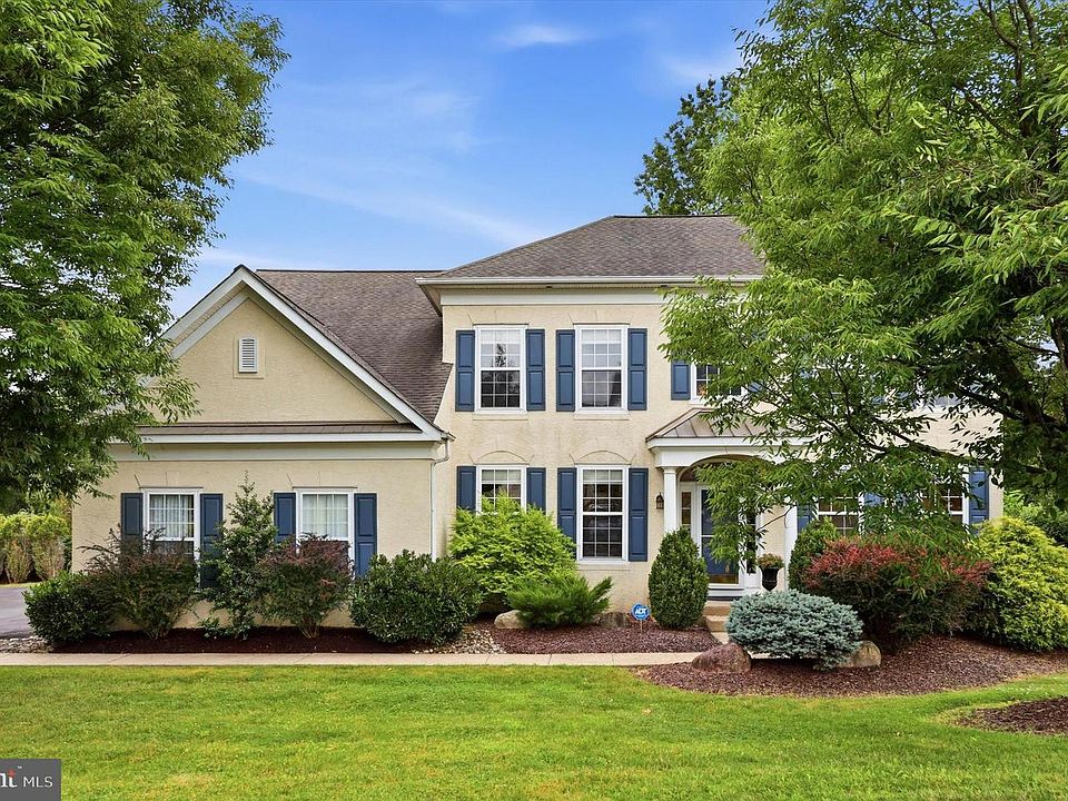 1st image of 637 Chatsworth Dr