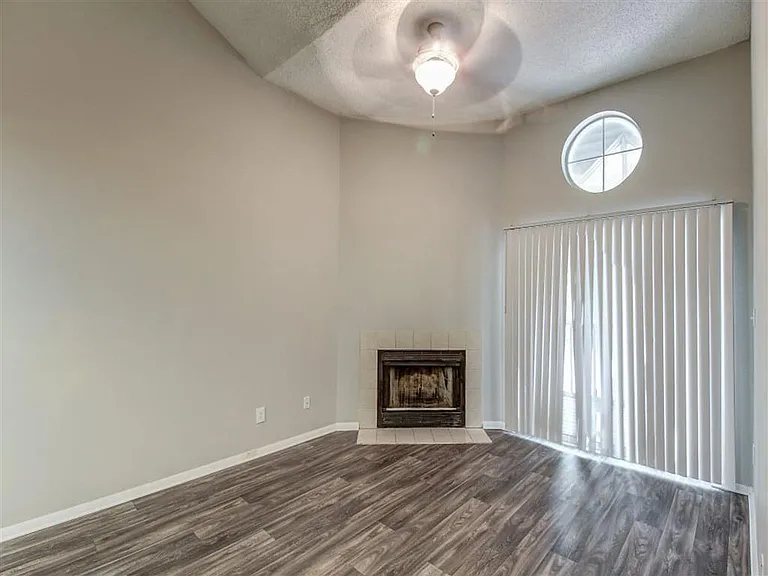 The Hub at 934 Apartments — Photo 20
