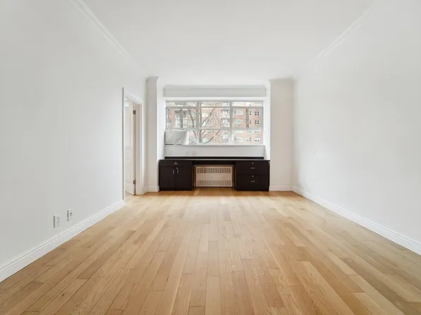 2727 Palisade Avenue image 11 of 25