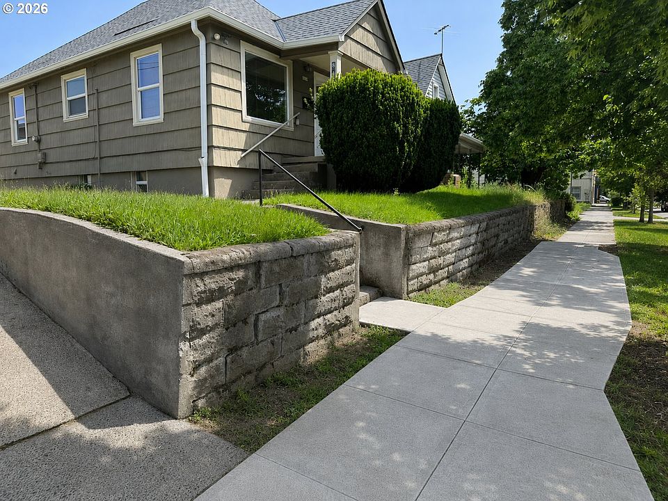 1st image of 8428 SE 17th Ave