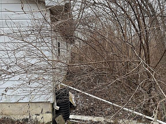 4th image of 16649 Adams St