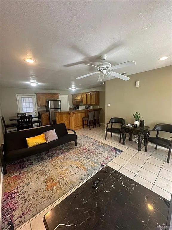 2 bed, 2.5 bath, 1050 sqft, $900 — Photo 3