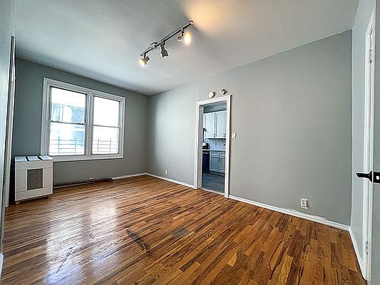 5th image of 32-34 33rd St #2B