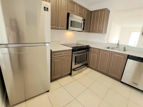 8620 N Sherman Cir APT 306, Hollywood, FL 33025