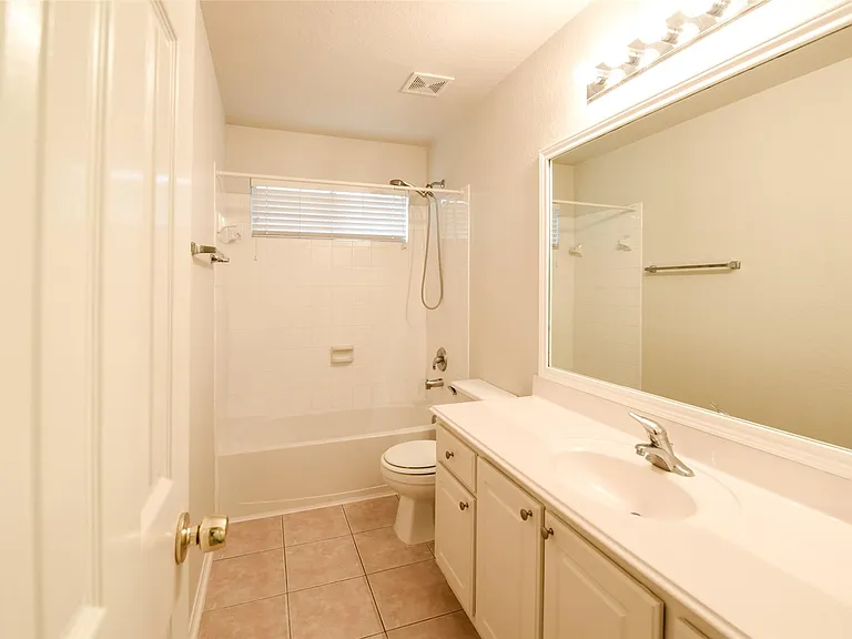 22 Hobbit Glen Dr — Photo 16