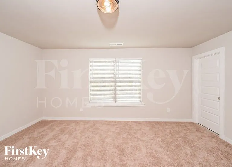 1325 Brookhaven Dr — Photo 3