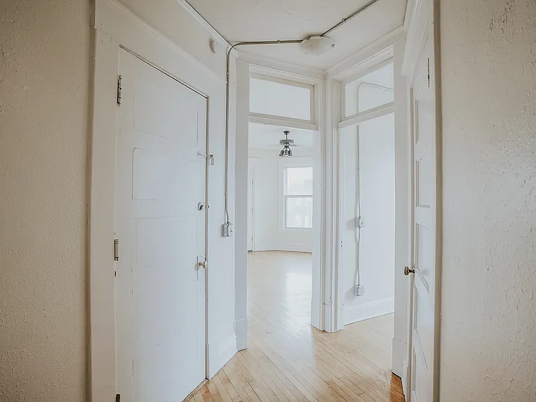 2641 Hennepin Ave — Photo 8