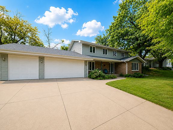 3rd image of 8817 Westmoreland Ln