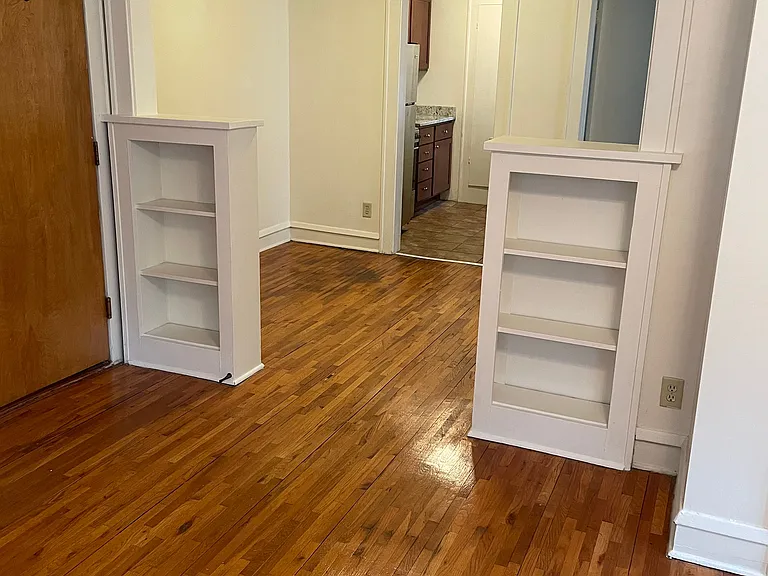 St. Clair Apartments — Photo 14