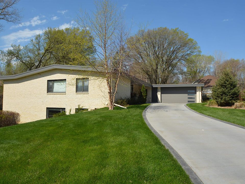 1st image of 400 Pelletier Dr