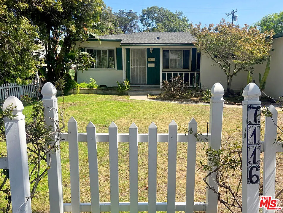 3 bed, 2.0 bath, 1425 sqft, $5,200 — Photo 1