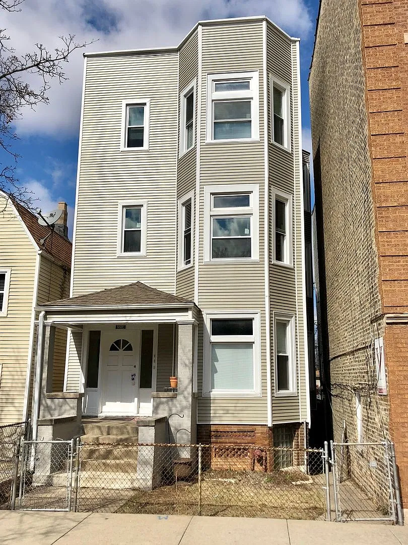 2214 W Roscoe St #1 photo 1