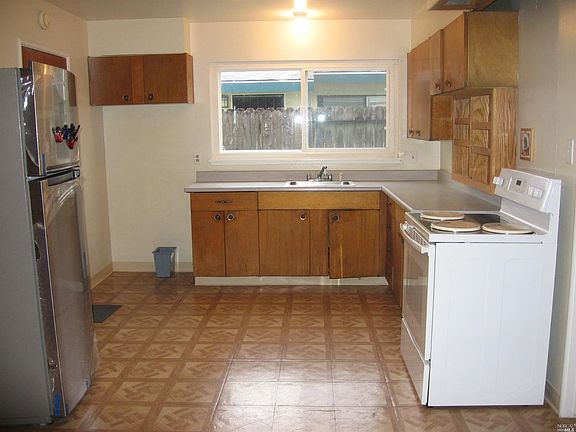 2nd image of 1349 El Capitan Way
