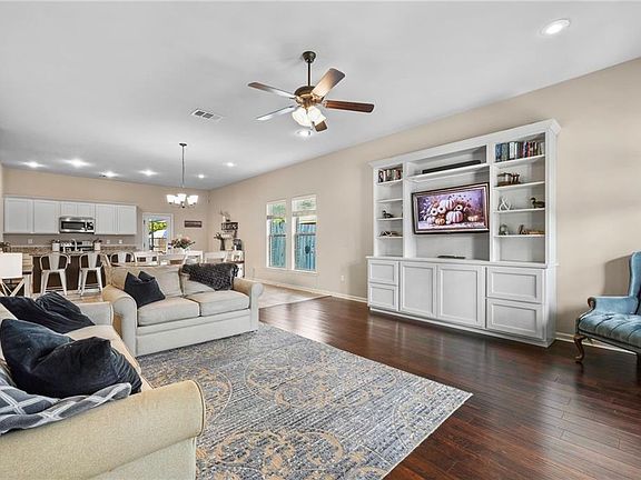 3rd image of 1028 Berkshire Dr