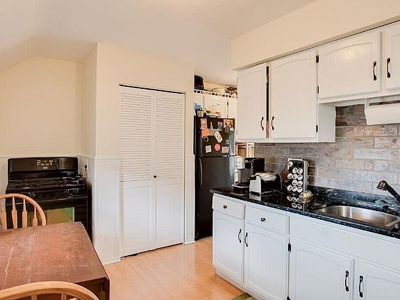 4th image of 3112 5th Ave S #2
