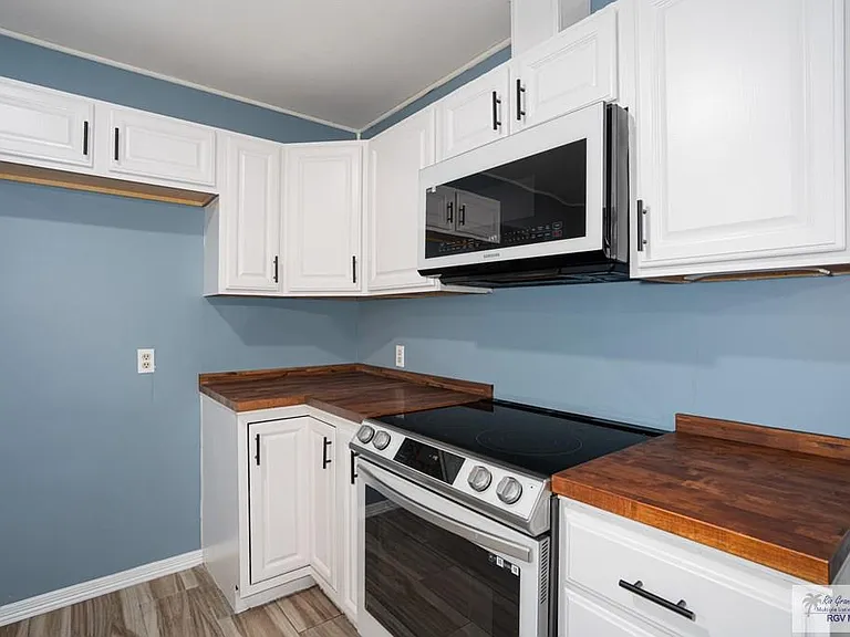 2202 Ella Ave — Photo 9