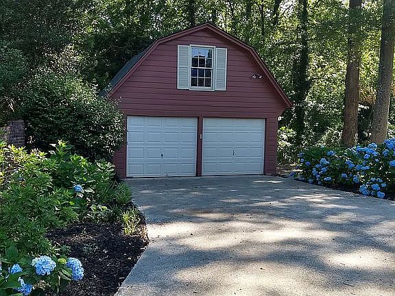 4th image of 214 Melbourne Ln