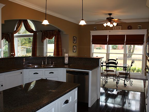 5th image of 179 Meadow Ln