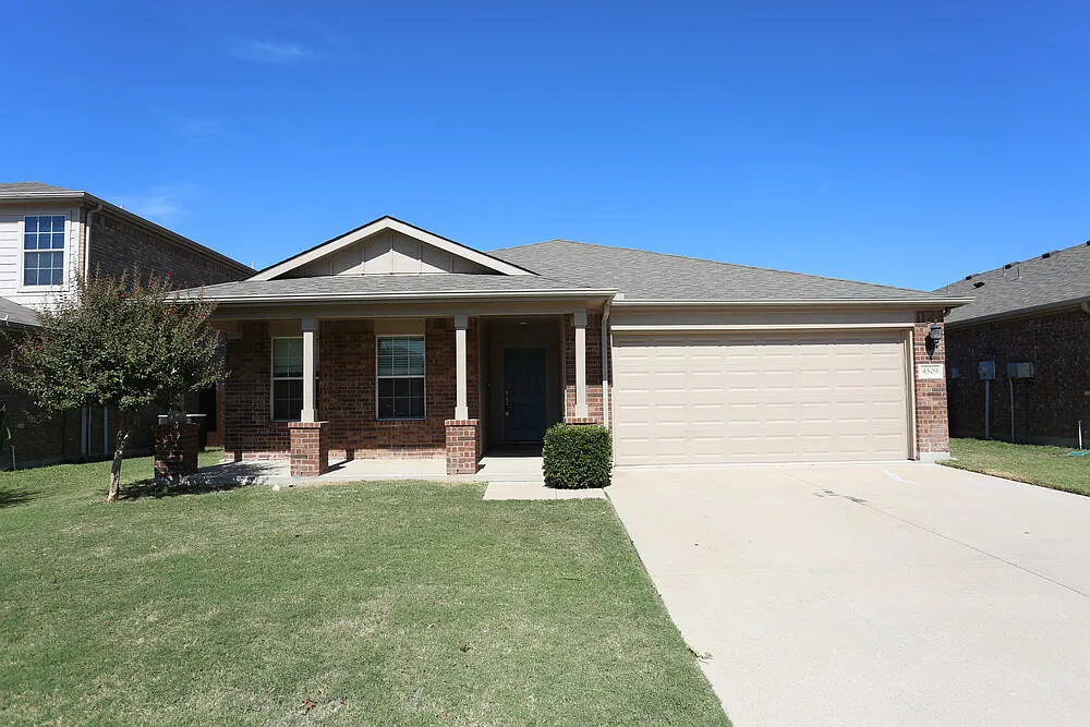 3 bed, 2.0 bath, 1846 sqft, $2,255 — Photo 1