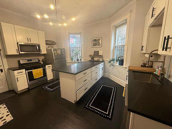 4th image of 1106 N Wolcott Ave APT 1F